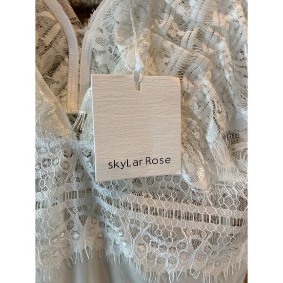 Skylar Rose Ivory Lace Ruffle Bodysuit With Plunging V-Neck & Sheer Detailing Si - Picture 5 of 7